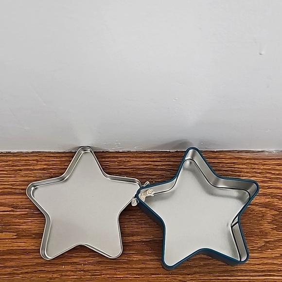 L'OCCITANE EMPTY CHRISTMAS/HOLIDAY METAL GIFT TIN - Picture 3 of 4